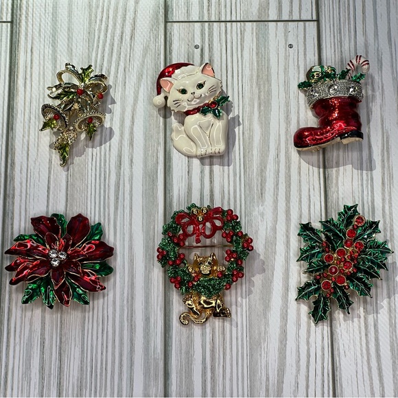 Jewelry - 6 Piece Christmas Themed Brooch Bundle